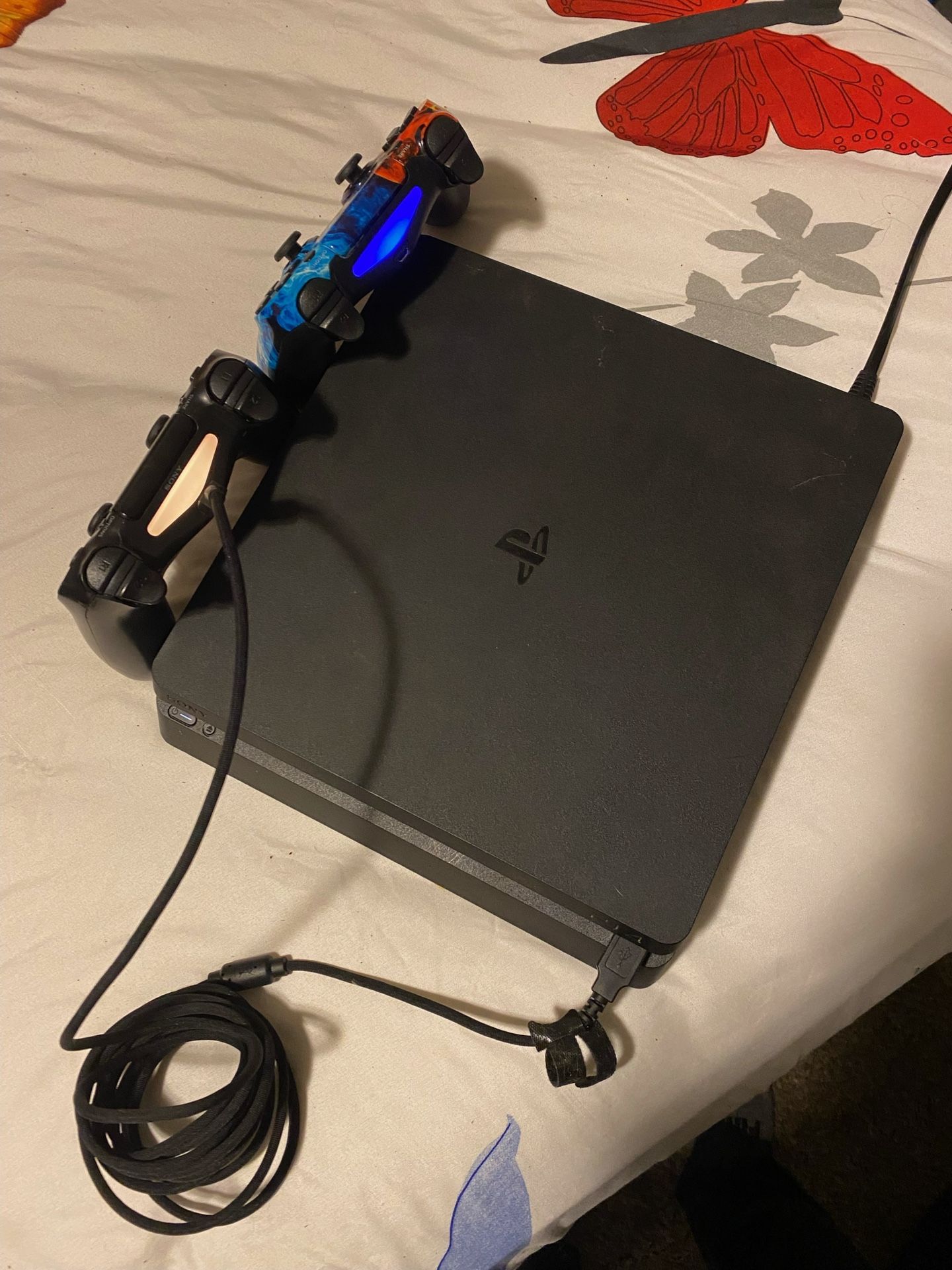 PS4 And 4 Controllers