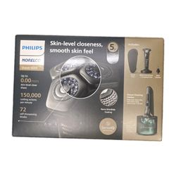 Philips Norelco Shaver 8000 with travel case - brand new never opened