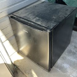 Great Beverage Mini Fridge! 
