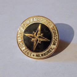 1992 Milwaukee Wisconsin Holiday Folk Fair Gold Tone Vintage Collectible Lapel Pin A-1