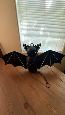 Black Metal Hanging Bat Light
