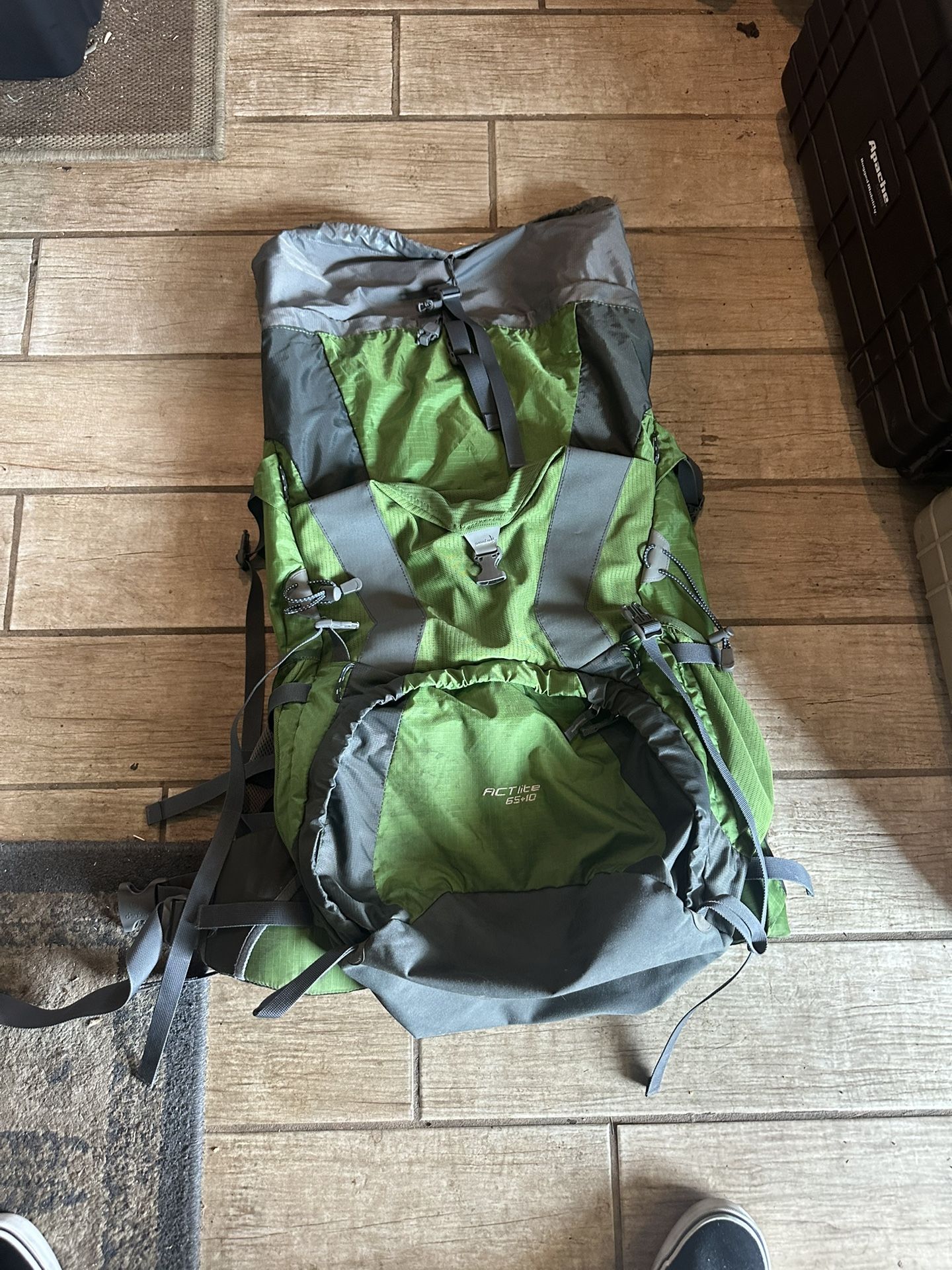 Deuter 6510 65-10 Backpack Camping Hiking Biking See Pictures