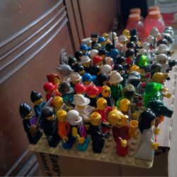 LEGO.  Minifigures 68 in Total 