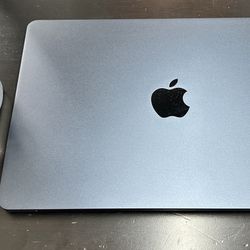 Apple M2 MacBook Air 2022