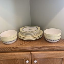 Royal doulton China plate and bowls set