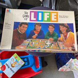 Board Games  4 Best Games For Family And Friends