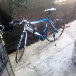 Trinx Tempo 1.0 Racing Bike