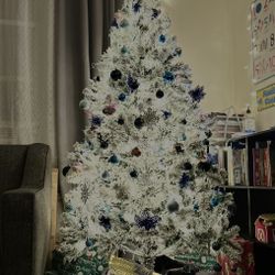 Christmas Tree 5’6 