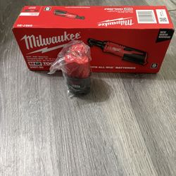Milwaukee M-12 3/8 Ratchet/ CP 2.0 Battery Pack
