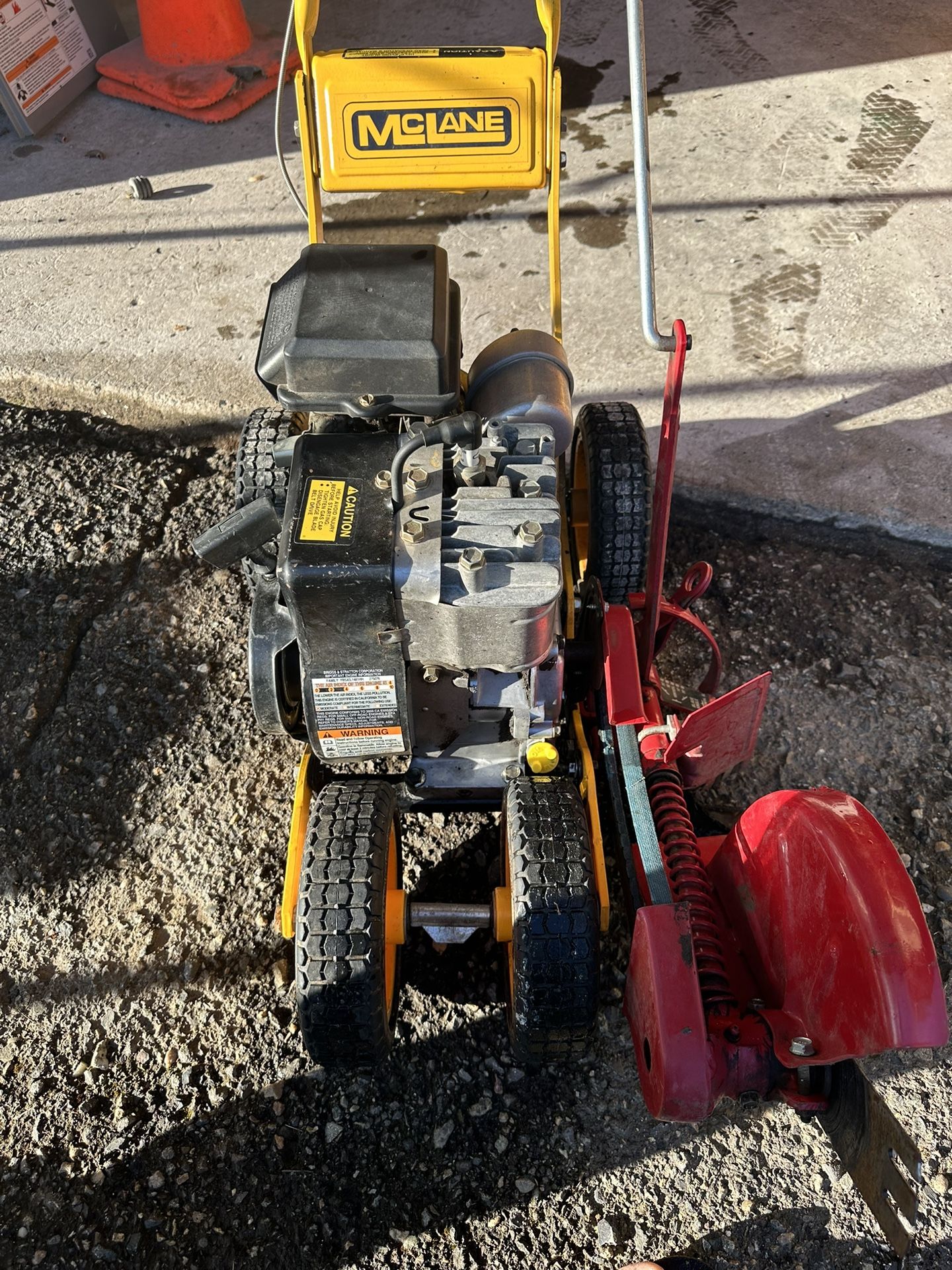 McLane 101-5.5GT-7 Gas Powered Lawn Edger 5.50 Gross Torque/3.5 HP B&S Engine