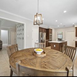 Round Kitchen Table 