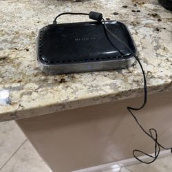 Netgear WNR 1000 router