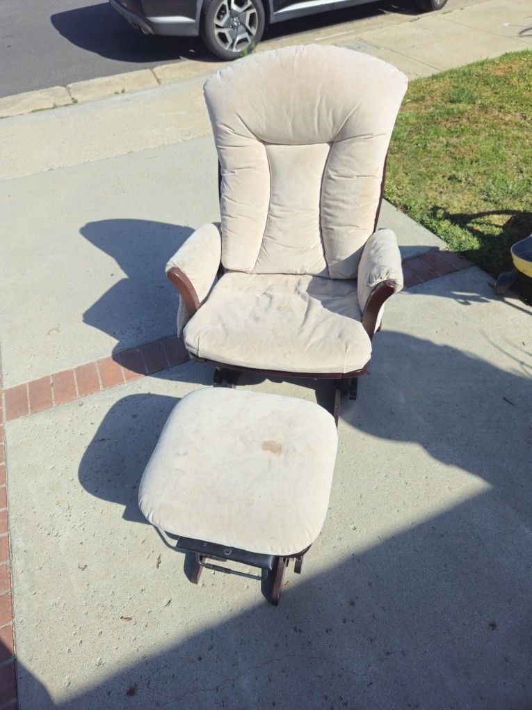 Free Baby Stuff. Chairs Strollers Clothes Baby Pad