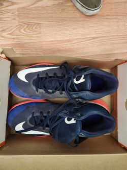 NIKE KD'S SIZE 10, BARELY WORN
