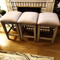 BEAUTIFUL GRAY BAR STOOLS