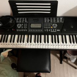 61 Note Keyboard And Head Phones