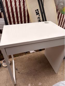 Free IKEA Desk