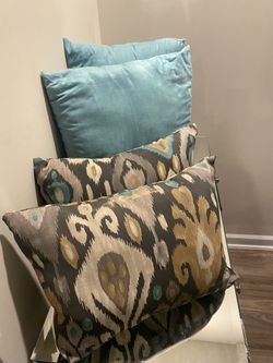 Indoor/outdoor Pillows 