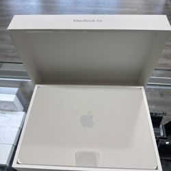 Brand New 2022 MacBook Air 13-Inch (M2) $610 or $60 Down! iPhone