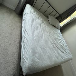King Size Metal Bed With King Size Mattress 