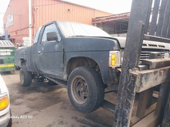 1987 Nissan Hardbody Truck  For Parts