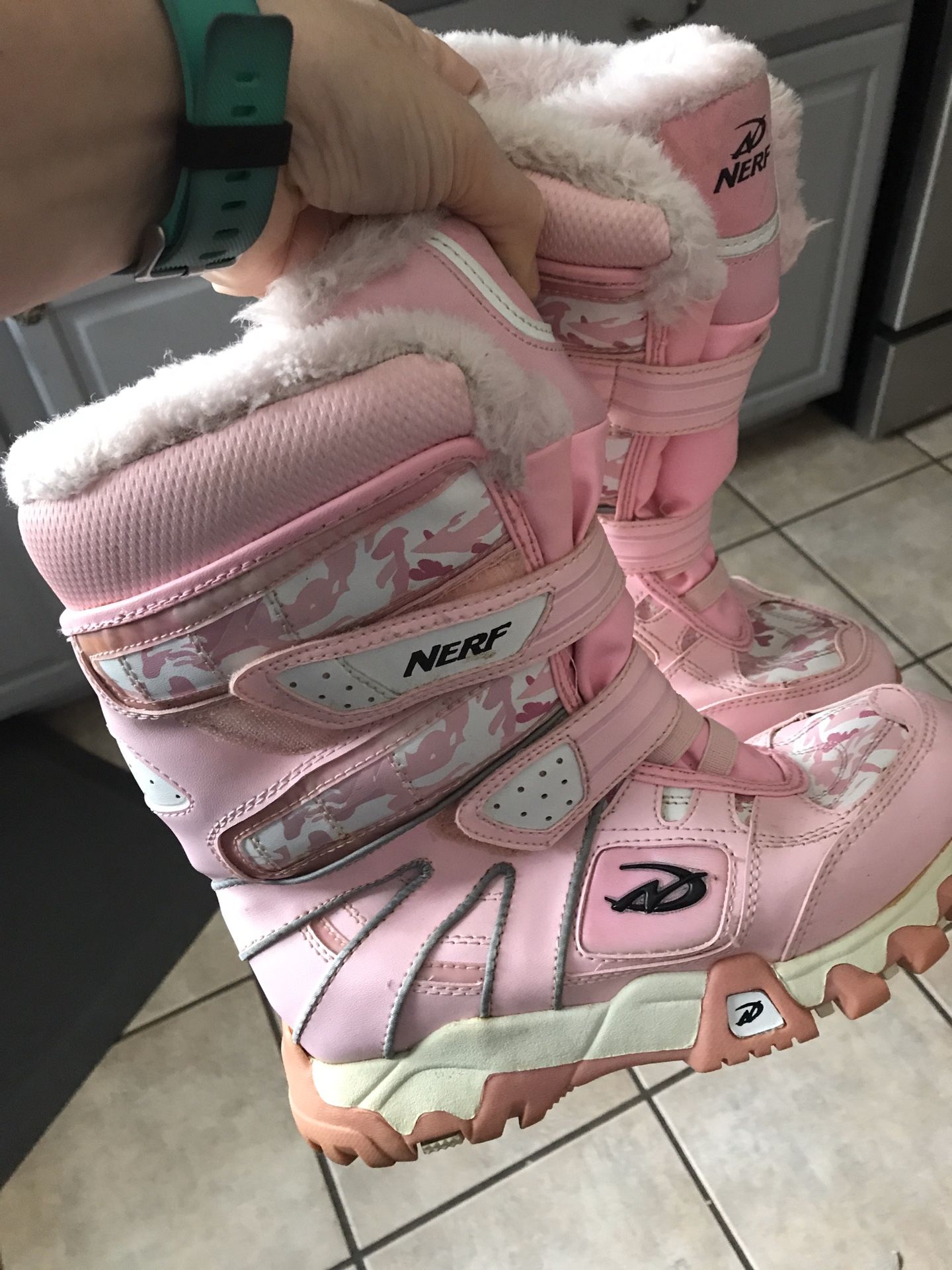 Snow boots size 5 youth