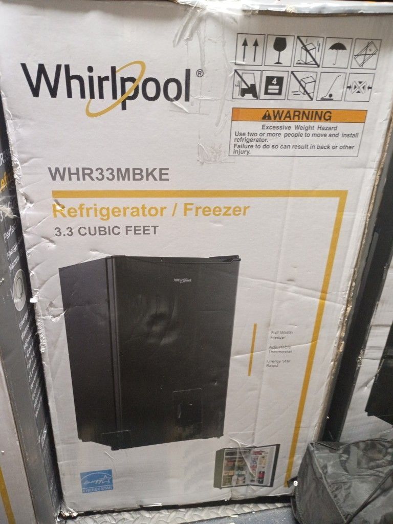 Whirlpool
3.3 cu.ft
Refrigerator black