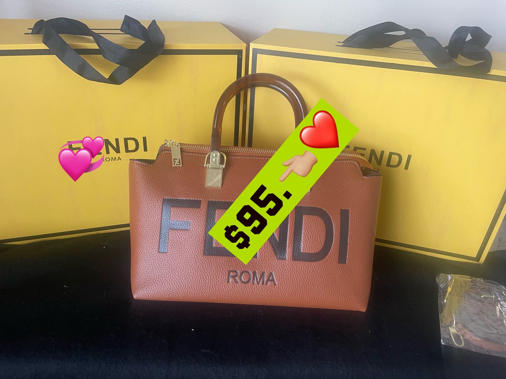 Purse 👜  $95 👈🏼  1.1  🎁 🎁 