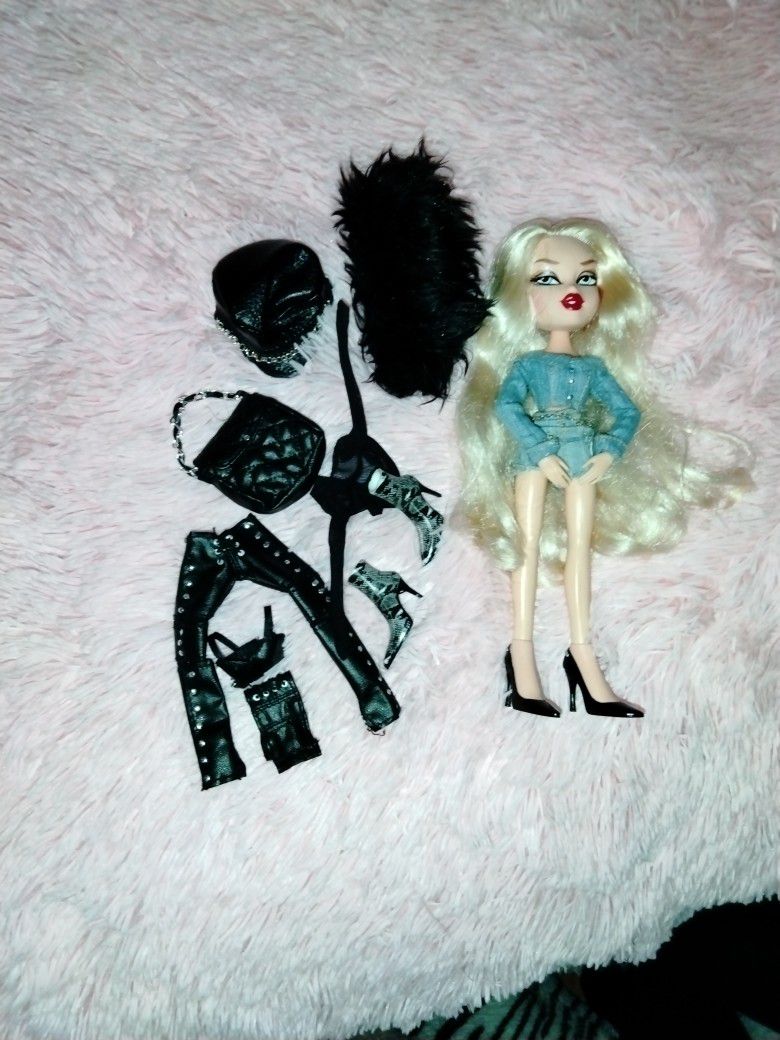 Chloe Bratz Doll With Accessories 