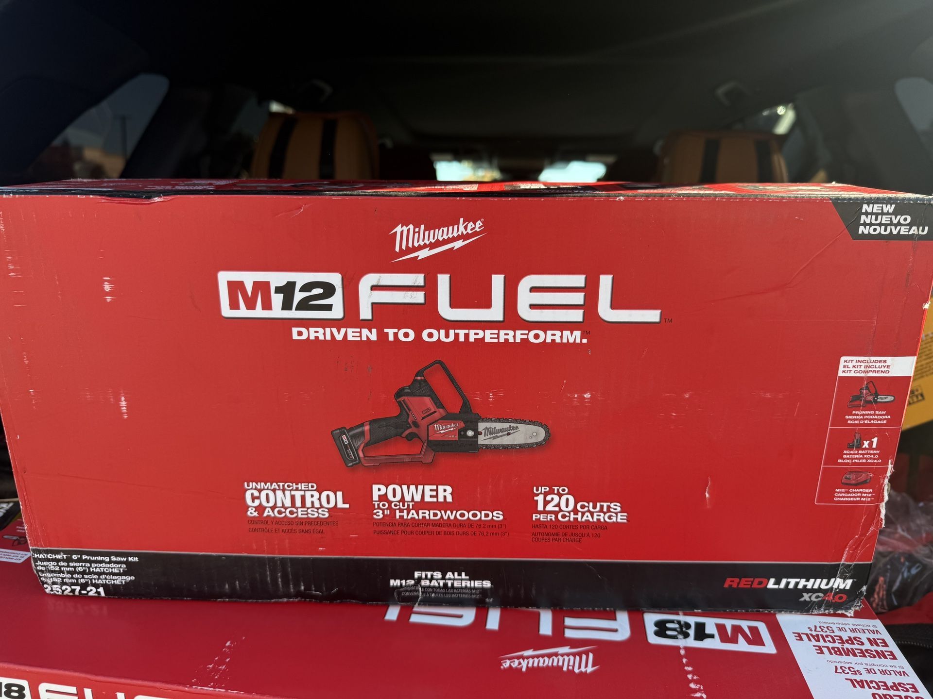 Milwaukee M12 FUEL 6 in. HATCHET Pruning Saw Kit with 4.0 Ah Battery and Charger