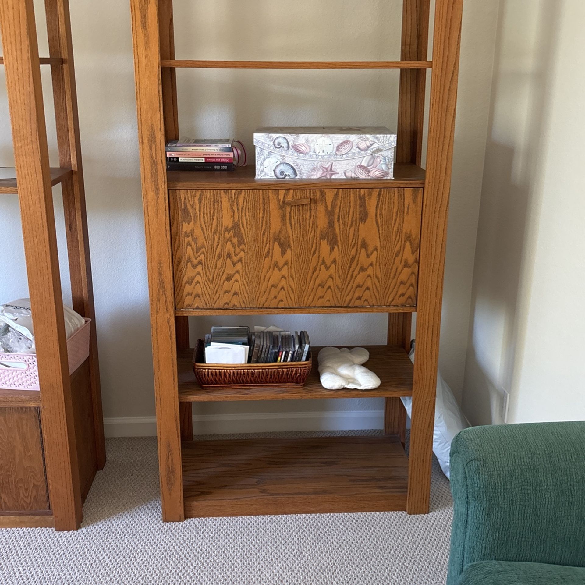 2 Bookshelves