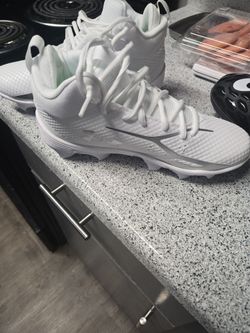 New unworn under armor football cleats- 5y