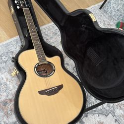 Acoustic Guitar with Hard Case – Great Condition