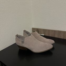 Multiple pairs of women’s shoes available Size 8 Women 