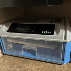 Egg incubator 