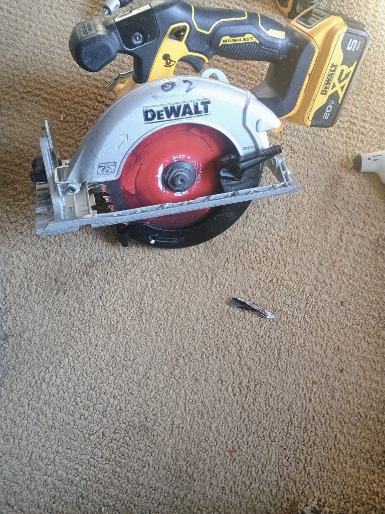 DeWalt 6 1/2 Circular Saw