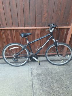 Schwinn Hybrid Avenue Bike