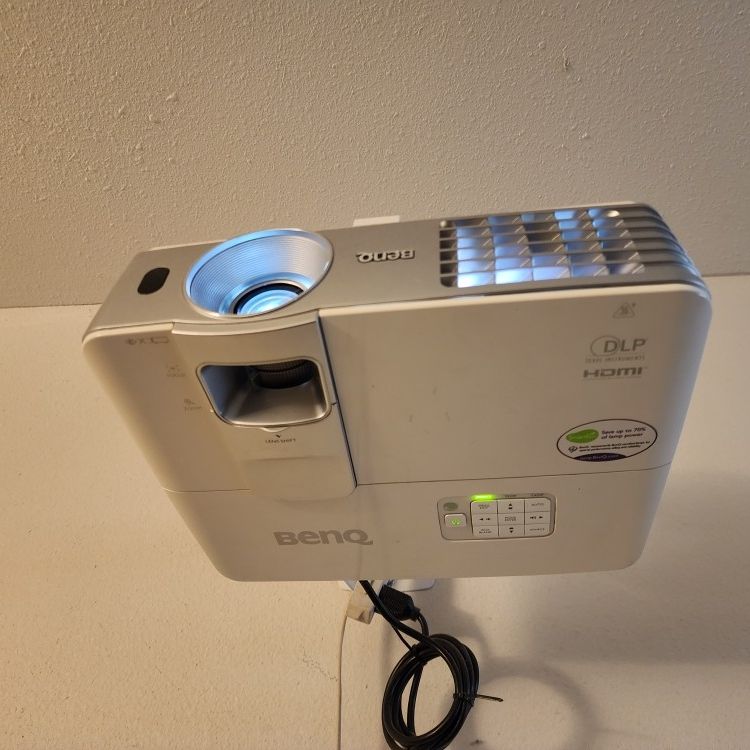 Benq W1070 Gaming Projector for Sale in Riverside, CA - OfferUp