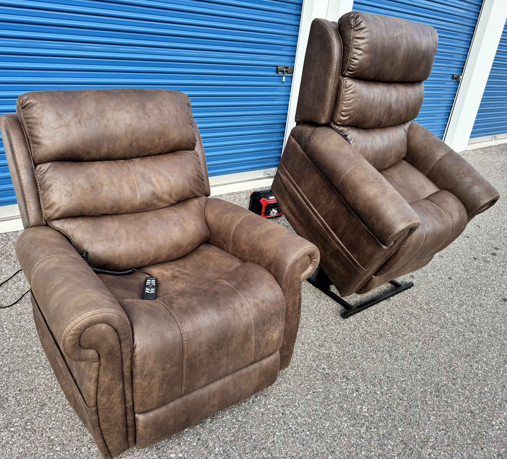 2025 PRIDE MOBILITY VIVALIFT TRANQUIL 2 LIFT CHAIR RECLINER (2 avail) PLR-935M