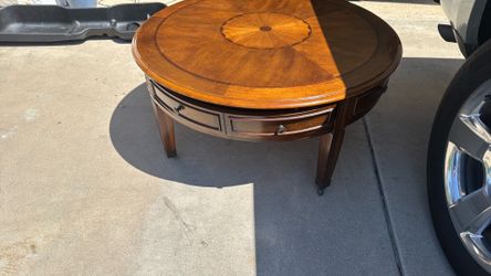 Round coffee table