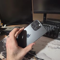 Unlocked IPhone 16 Pro Max 256gb