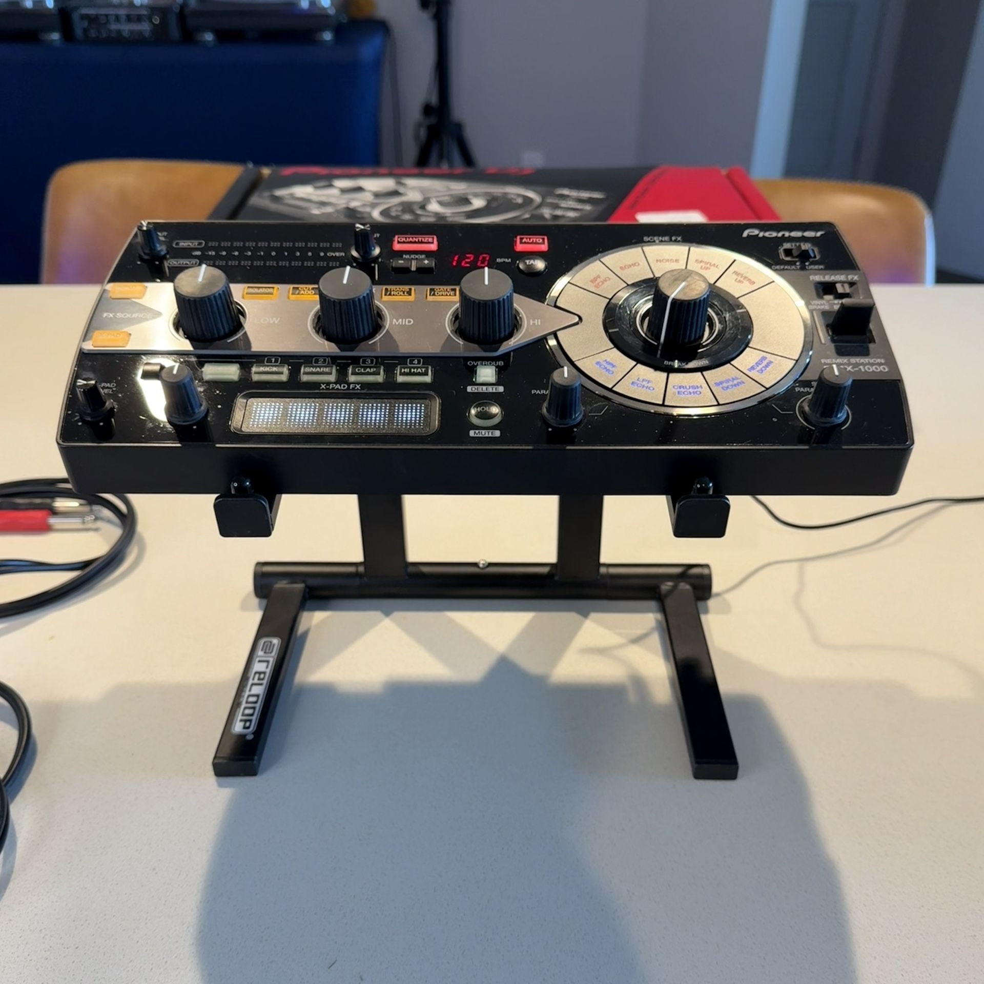 RMX 1000 With Audio & Power Cables, Stand, Box