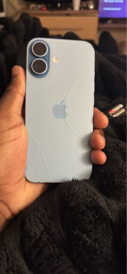 Apple iPhone 17 – Cracked Back Glass