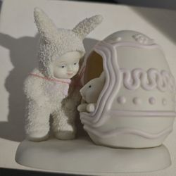 Department 56 Bunny figurine with Easter Egg