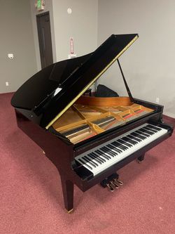 1995 pristine condition Kawai GE3 grand piano