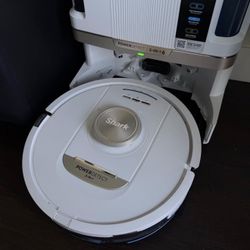 Shark Robot Vacuum & Mop Combo, PowerDetect NeverTouch Pro