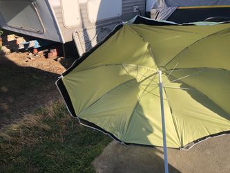 Im Selling Umbrellas 5-Feet Round