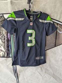 Women’s cut Russle Wilson jersey
Never worn size  small