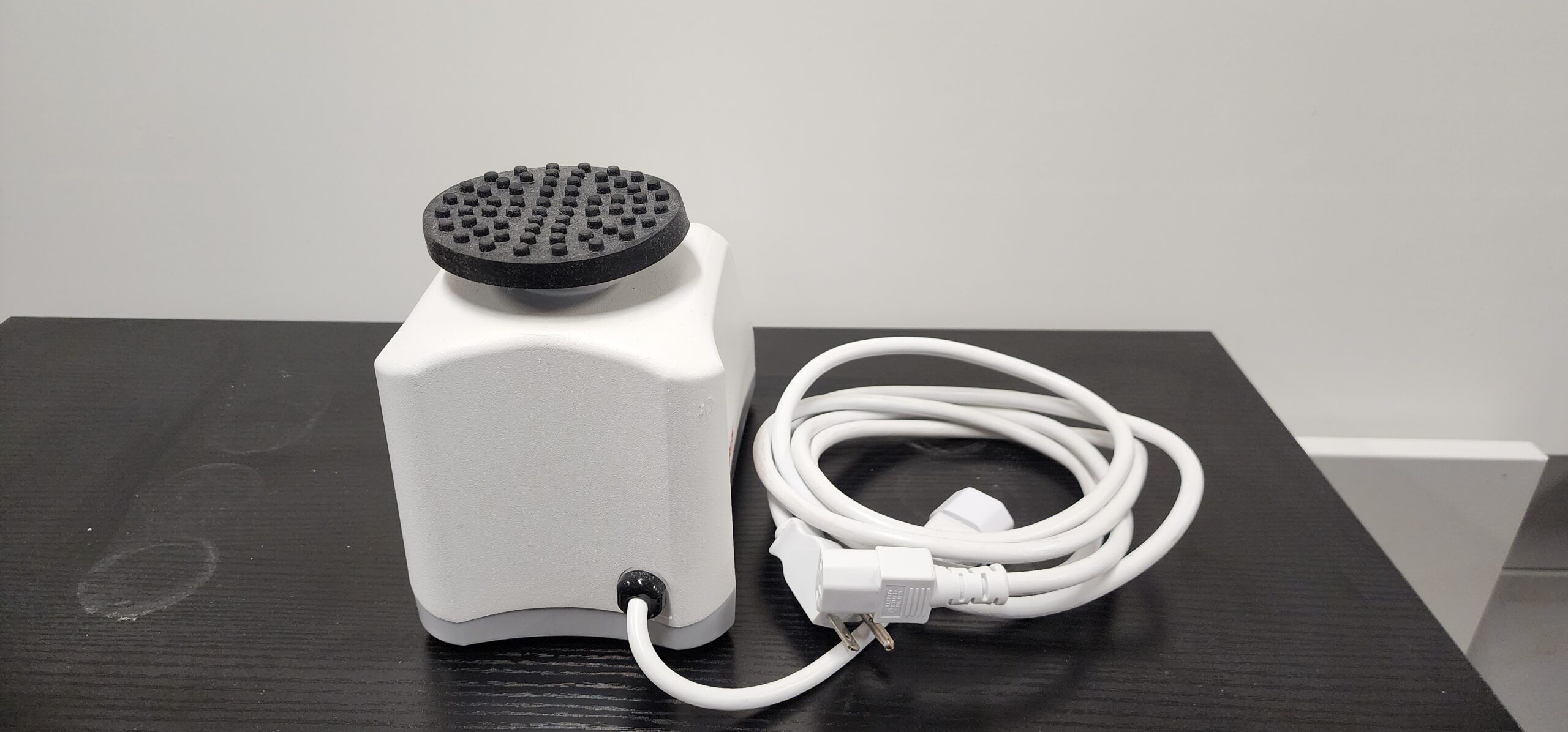 Ohaus VXMNDG Vortex Mixer [Used]