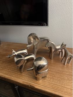 Animal theme decor